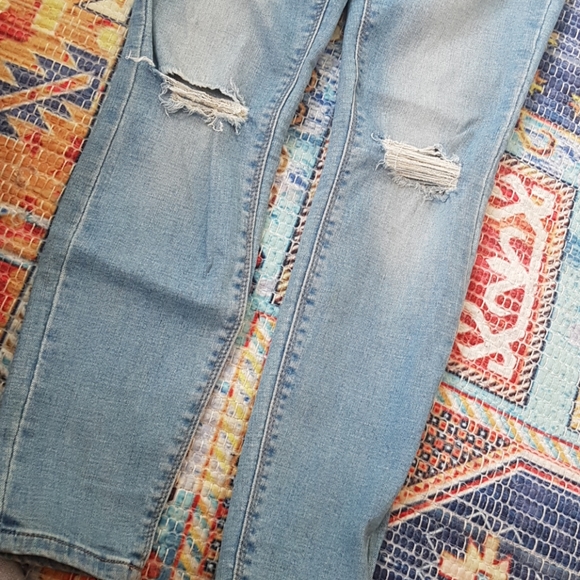 Embroidered Flower Jeans - Picture 8 of 8